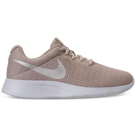 NIB Womens Nike Tanjun - Picture 2 of 8